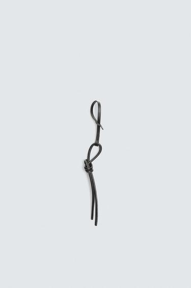 LIMITED EDITION LEATHER KEYRING - Black by Zara