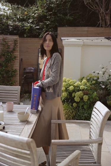 Zara {名称} - {颜色}