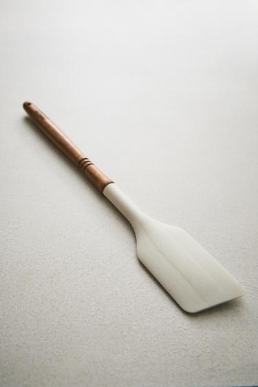 SILICONE AND WOOD SPATULA - Cream by Zara