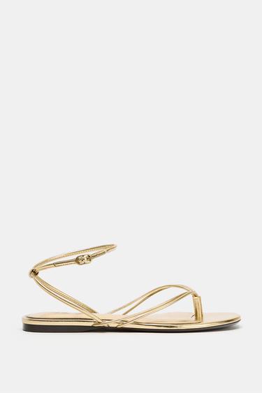 METALLIC EFFECT FLAT SANDALS - Gold by Zara