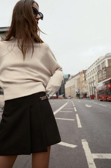 PLEATED CHAIN BERMUDA SHORTS - Black by Zara