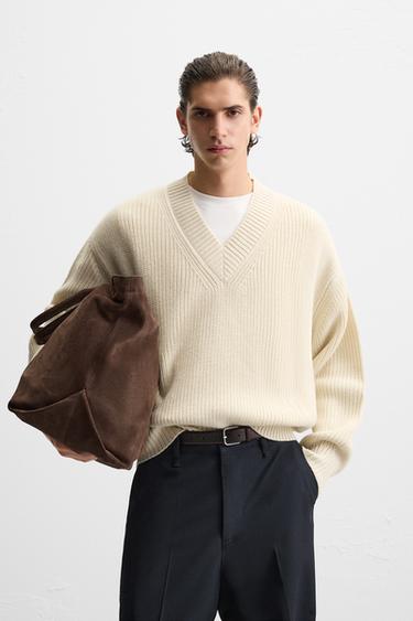 TEXTURED V-NECK SWEATER - Ecru by Zara