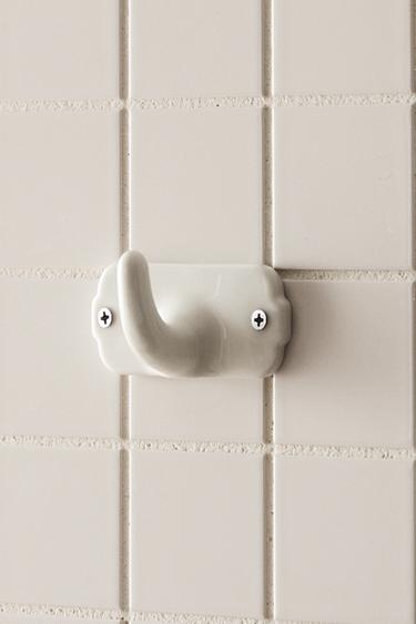 CERAMIC HOOK - Cream by Zara