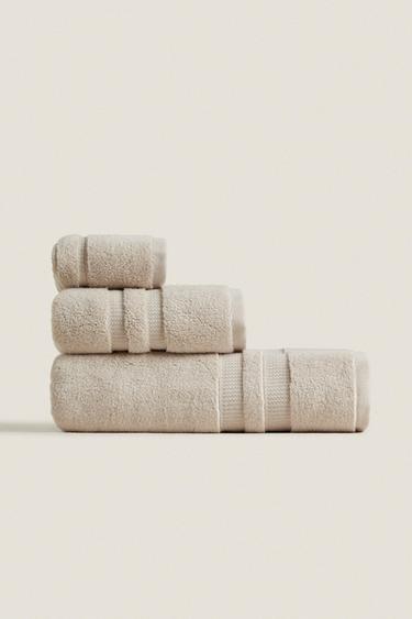 EXTRA SOFT DOUBLE BORDER BATH TOWEL - Light sand by Zara - Image 0