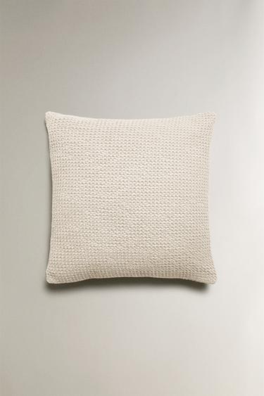WAFFLE-KNIT CUSHION COVER - Ecru by Zara
