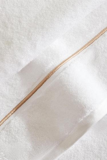 EMBROIDERED TRIM BATH TOWEL - Beige by Zara