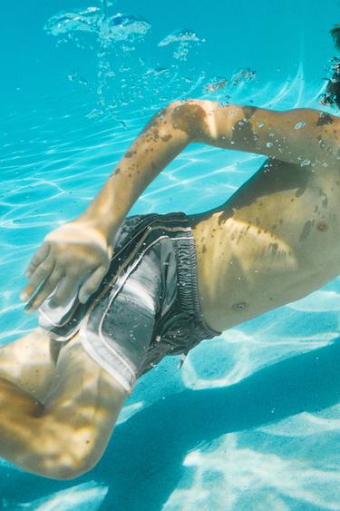 AGES 6-14/ CONTRAST STRIPE SWIM SHORTS - Anthracite grey by Zara