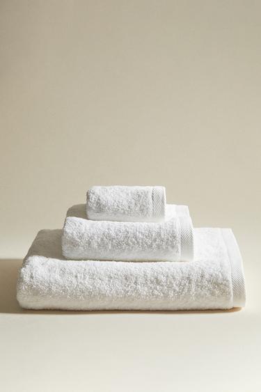 PLAIN COTTON TERRY BATH TOWEL (500 GXM²) - White by Zara