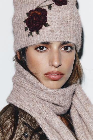 KNIT BEANIE WITH EMBROIDERED FLOWERS - Sand by Zara