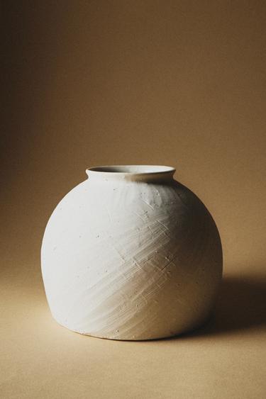 ROUND CERAMIC VASE - White by Zara