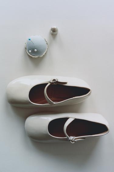 PATENT BALLET FLATS - Ecru White by Zara