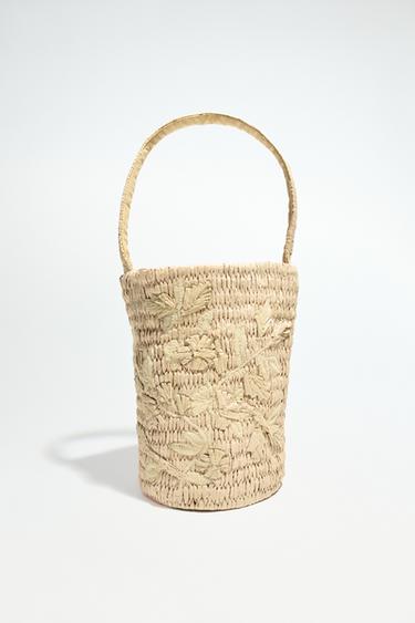 BRAIDED BASKET BAG WITH DESIGN - Light beige by Zara