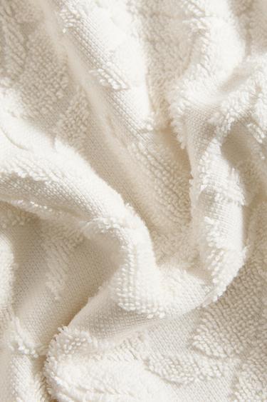 FLORAL JACQUARD BATH TOWEL - Ivory by Zara