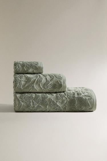 FLORAL JACQUARD BATH TOWEL - Green / Blue by Zara