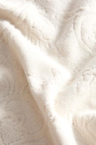 JACQUARD POMPOM BATH TOWEL - Mid-ecru by Zara