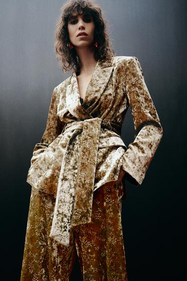 VELVET BLAZER WITH METALLIC THREAD BELT - Golden by Zara