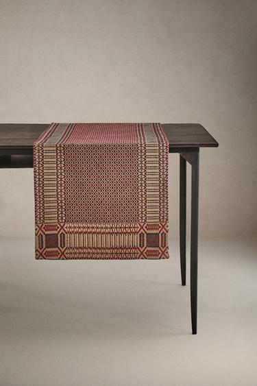 CHRISTMAS JACQUARD TABLE RUNNER - Red by Zara
