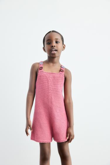 FLORAL CROCHET KNIT SHORT DUNGAREES - Pink by Zara
