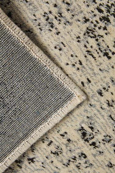 VINTAGE-EFFECT RUG - Beige by Zara