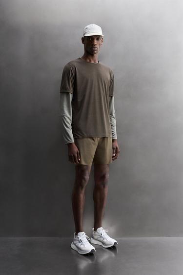 LIGHTWEIGHT STRUCTURED RUNNING T-SHIRT - Mid-green by Zara