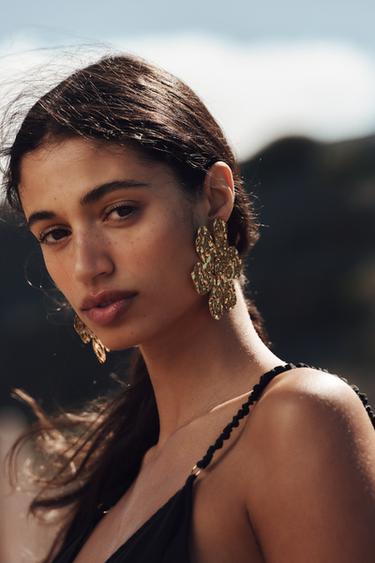 ENGRAVED FLOWER MAXI EARRINGS - Golden by Zara - Image 0