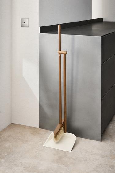 WOODEN DUSTPAN AND BRUSH SET - White by Zara