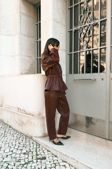FAUX LEATHER TROUSERS WITH ELASTIC WAIST - Burgundy by Zara