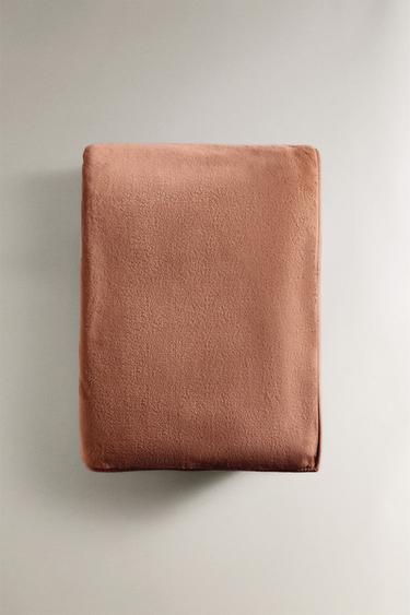 FLEECE BLANKET - Dark pink by Zara