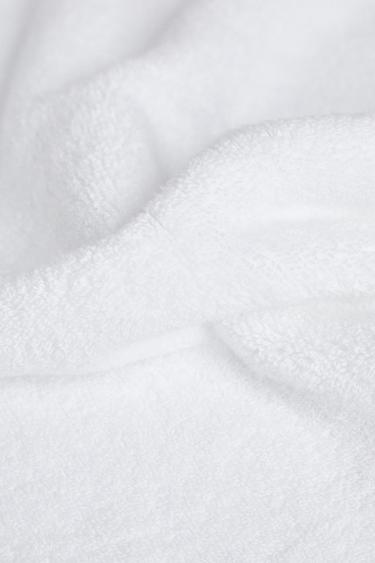 EXTRA SOFT DOUBLE BORDER BATH TOWEL - White by Zara