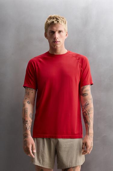 SEAMLESS TRAINING T-SHIRT - Red by Zara