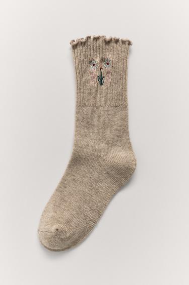 KNIT EMBROIDERED FLOWER SOCKS - Beige by Zara