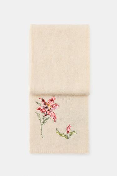 FLORAL EMBROIDERED KNITTED SCARF - Ecru by Zara