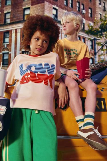 T-SHIRT WITH CONTRAST PIPING AND SLOGAN - Pink / White by Zara