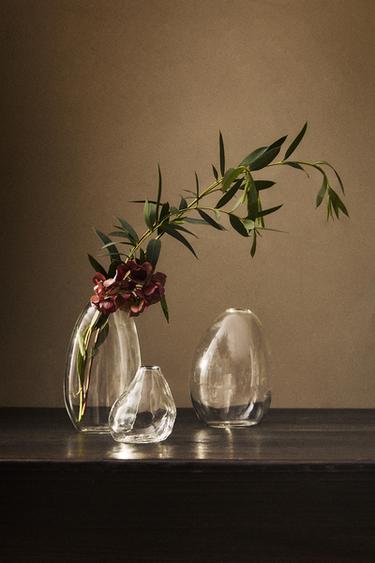 SMALL IRREGULAR GLASS VASE -  by Zara