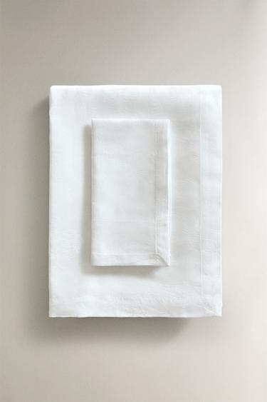 FLORAL JACQUARD TABLECLOTH - White by Zara