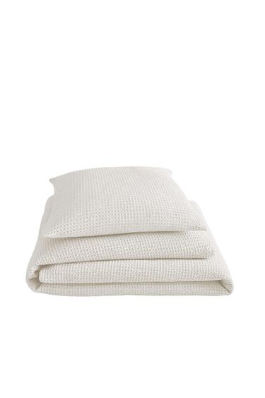 MINI WAFFLE KNIT BEDSPREAD - White by Zara