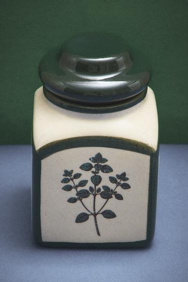 (320 G) OREGANO SCENTED CANDLE - GREEN by Zara