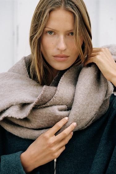 DOUBLE-FACED SOFT FRINGED SCARF - camel by Zara