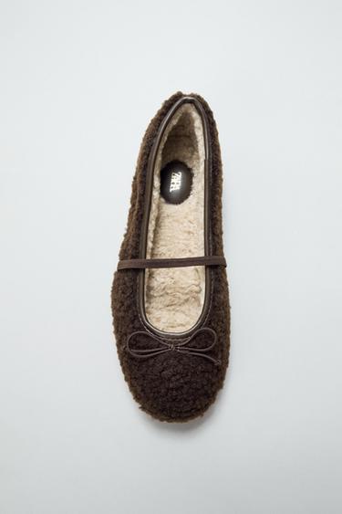 BORG EFFECT BALLERINAS - Brown by Zara