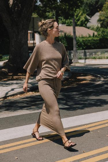 Zara {名称} - {颜色}