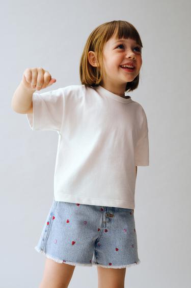 HIGH-WAIST DENIM BERMUDA SHORTS WITH EMBROIDERED HEARTS - Light blue by Zara