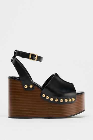 LEATHER WEDGE SANDALS WITH STUDS - Black by Zara
