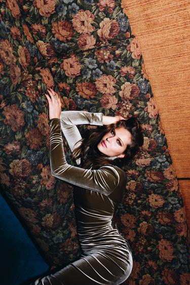 Zara {名称} - {颜色}