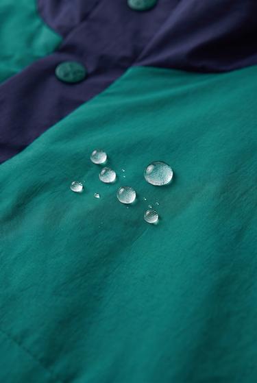 WATER-REPELLENT COLOUR BLOCK ANORAK - Emerald by Zara