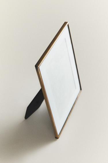 PHOTO FRAME WITH THIN METALLIC BORDER - Golden by Zara
