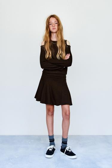 RIB T-SHIRT WITH CUT-OUT AND STUDS - Brown by Zara