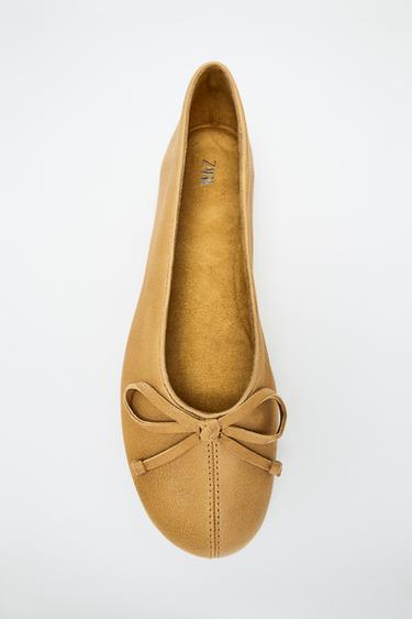 LEATHER BALLET FLATS WITH BOW - Mustard by Zara