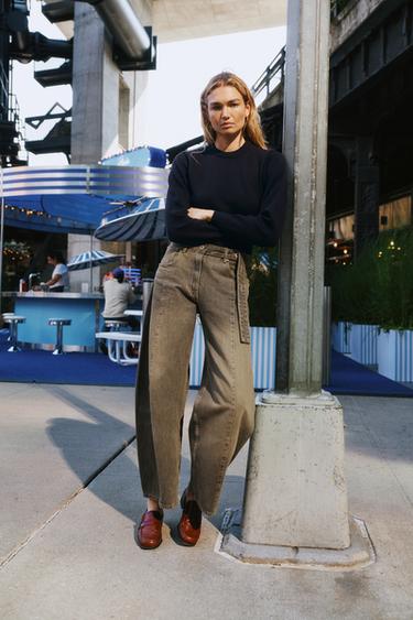 TRF OVERSIZED BARREL LOW-RISE JEANS - Brown by Zara