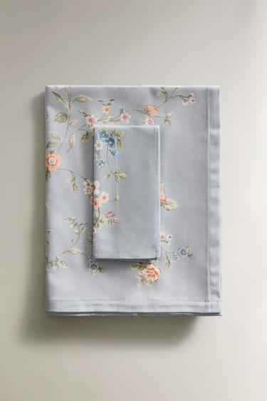 TABLECLOTH WITH SMALL FLORAL PRINT - Blue by Zara