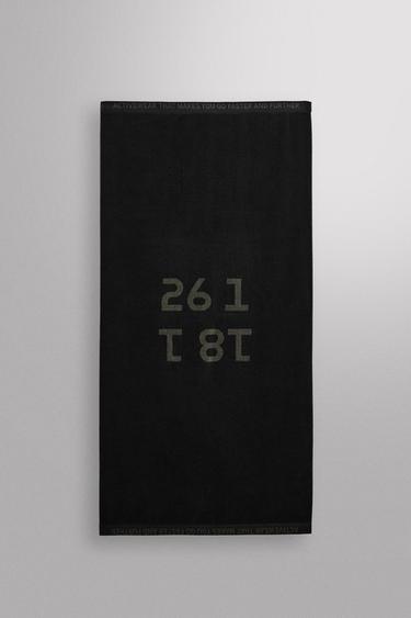 LARGE WORKOUT TOWEL - Black by Zara - Image 0